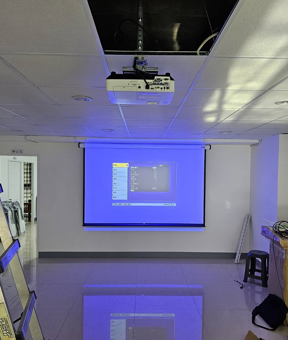 20231025 牙醫診所會議室投影機安裝 EPSON 商務投影機